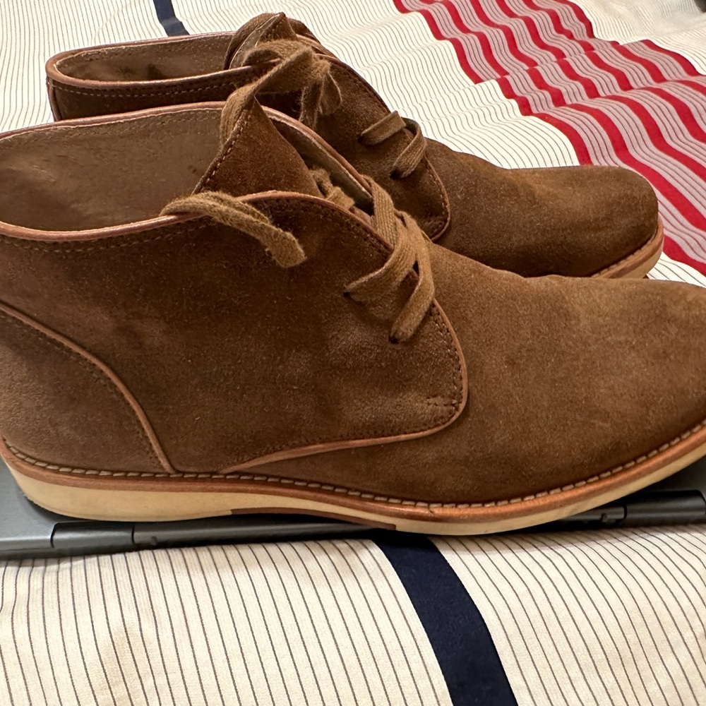 Suede lack up Chukka boots